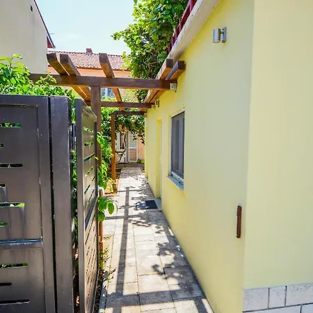 Apartman Grey&yellow *