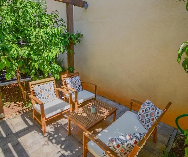 Grey&yellow Appartement *