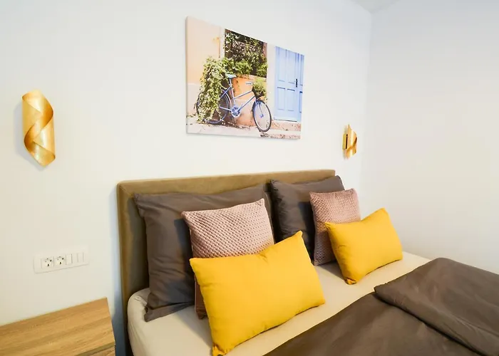 Grey&yellow Appartement Zadar